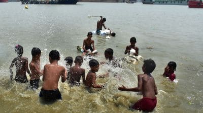 তীব্র গরমে অতীষ্ঠ জনজীবন